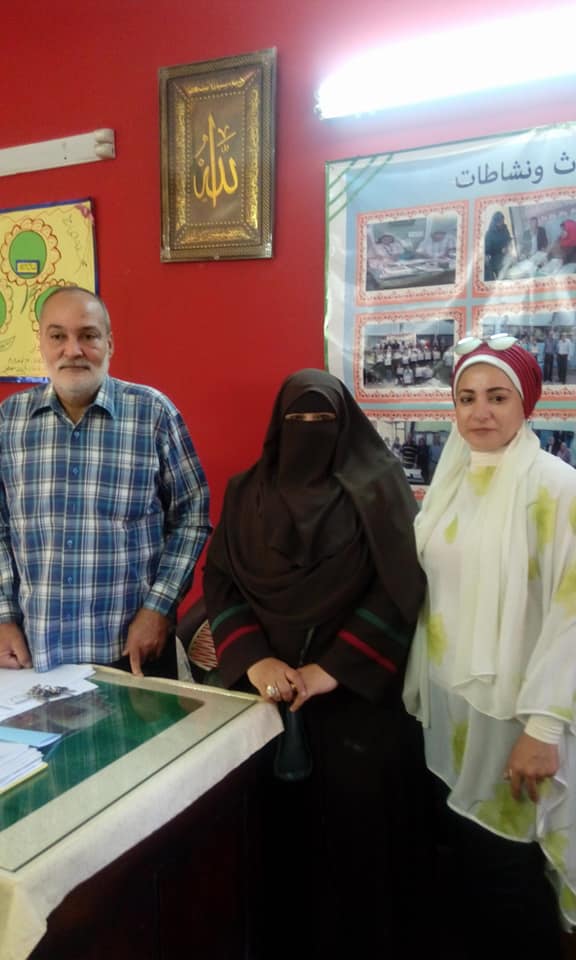 مدرسة السادات الابتدائية تستقبل حملة ارسم بسمة