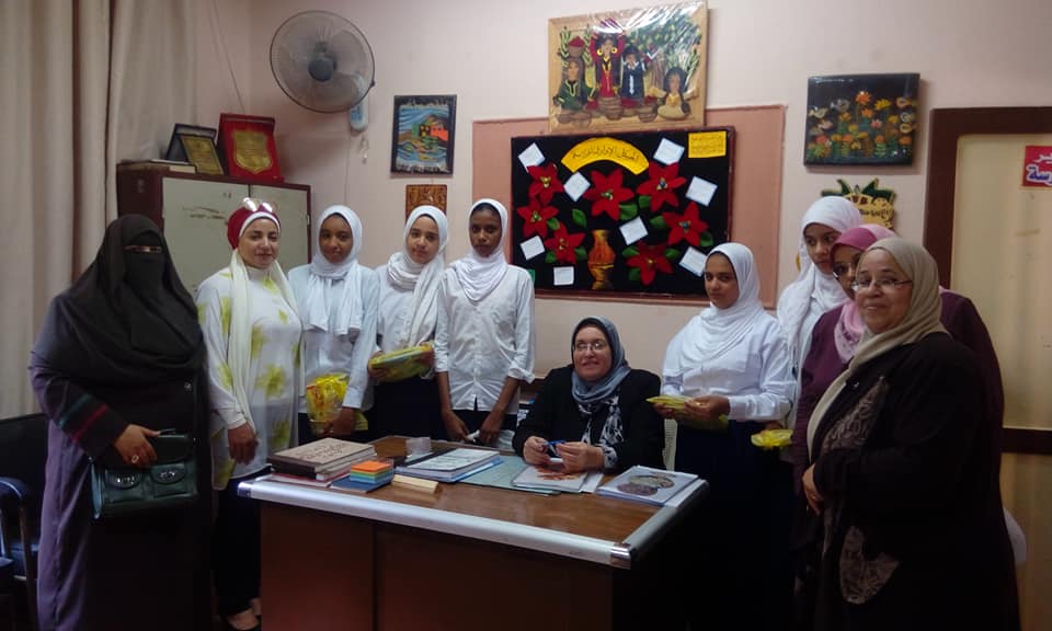 بالصور | حملة ارسم بسمة في ضيافة مدرسة هارون الرشيد الإعدادية بنات