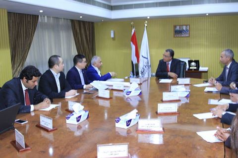وزير النقل يبحث العرض الصيني لتنفيذ خط السكك الحديدية العين السخنة / العلمين