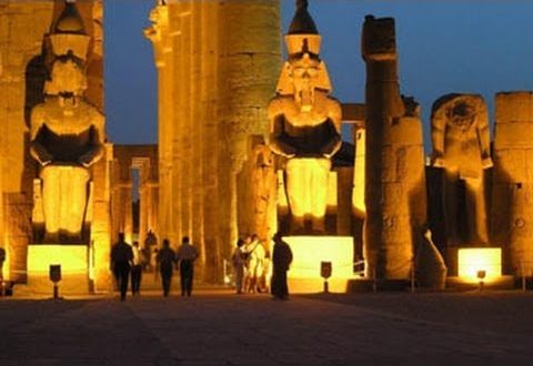 عروض فنية وهدايا تذكارية احتفالا بيوم السياحة العالمي بالأقصر