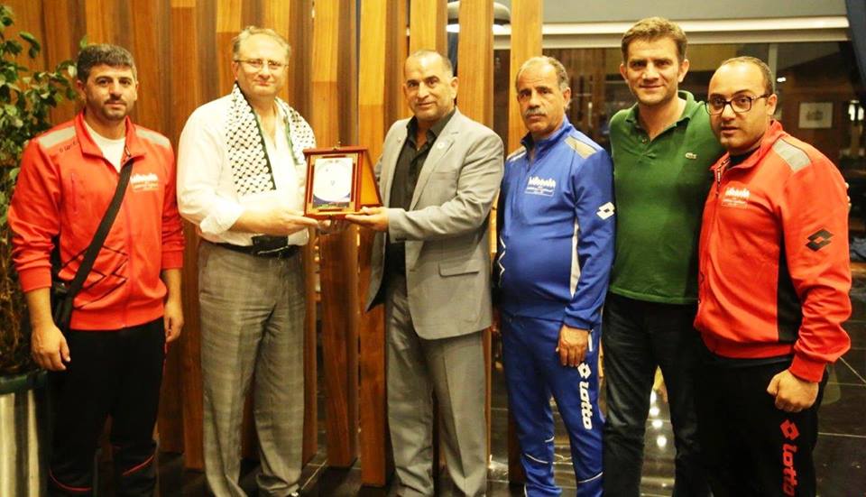نادي العمل الفلسطيني يوقع اتفاقية تعاون لتطوير فرق الأشبال والشباب