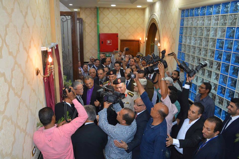 محافظ المنيا يفتتح أعمال إعادة بناء الكنيسة الإنجيلية ببني مزار