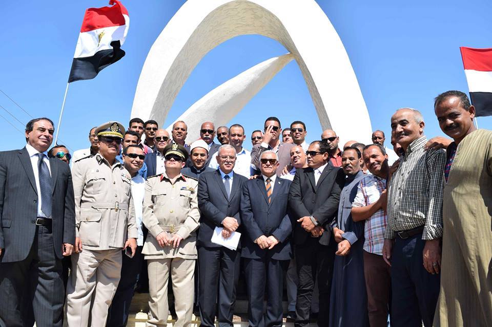 محافظ المنيا يفتتح ميدان الشهداء والسلام احتفالا بذكري اكتوبر