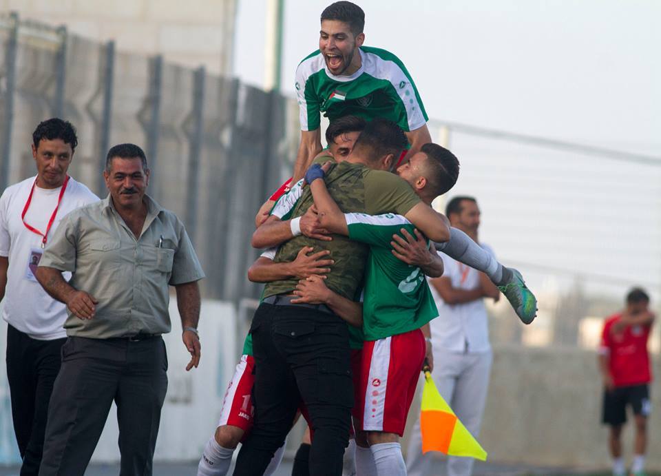 الامعري والابناء يواصلان الصدارة المشتركة