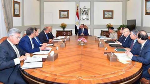الرئيس يعقد اجتماعا هاما مع رئيس  الحكومه ووزير الدفاع وبعض الوزراء