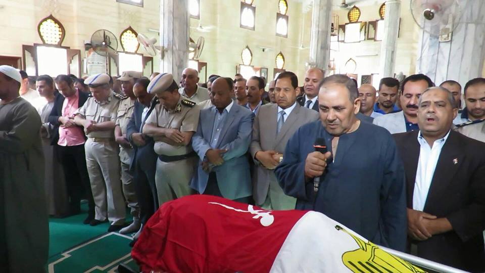 جنازة عسكرية مهيبة في وداع شهيدي الأحداث الإرهابية بالغربية