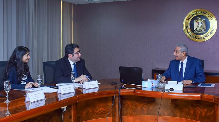 وزير التجارة والصناعة يستعرض مع وفد وكالة ستاندرد أند بورز تحسن الوضع الاقتصادى فى مصر