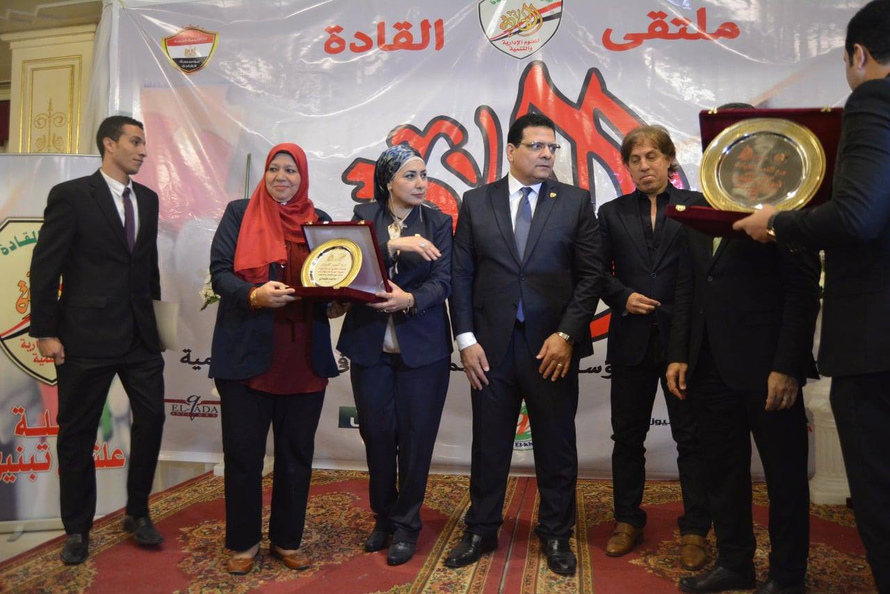 تكريم ”ماجدة عشماوى ” بفوزها بالمركز الأول بدرع التميز القيادى للمؤسسات الحكومية