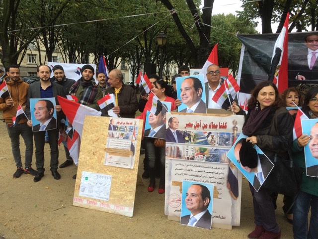 ” الجالية المصرية ” بفرنسا تنظم وقفة للترحيب بالرئيس السيسي في باريس