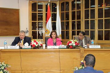 تكريم جهاز حماية المستهلك لطلاب قسم الإعلام بآداب عين شمس