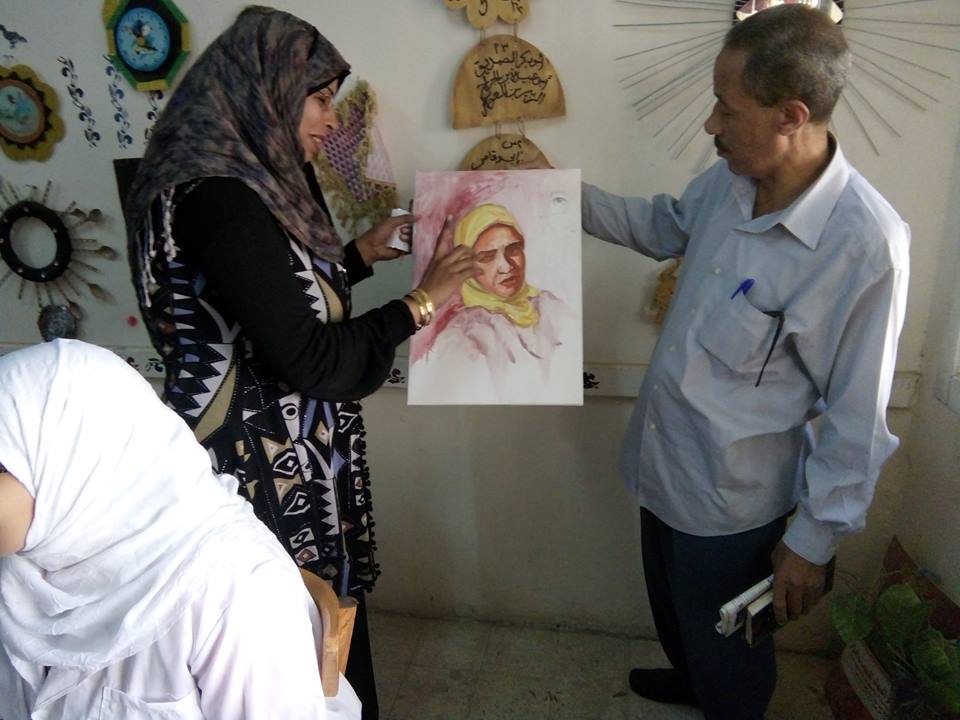 مشاركة ”طلعت و السعدنى ” بورشة الفنون التشكيلية في معهد فتيات قنا النموذجى