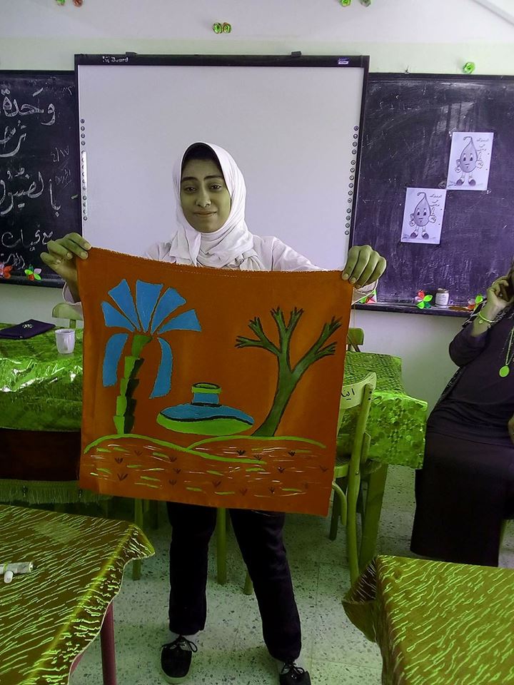 ورشة فنية” الرسم على الحرير”بمدرسة نجيب محفوظ ثقافة الوادى الجديد