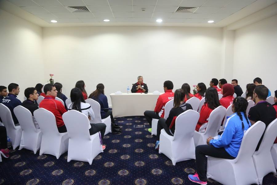 وزير الشباب والرياضة يلتقى لاعبي منتخبات مصر على هامش منتدى شباب العالم