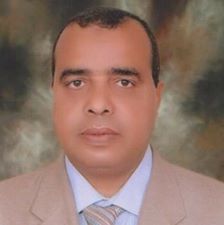المهندس ”حسني منصور ”يعطي إشارة البدء فى رفع كفاءة الوحدة البيطريه برأس غارب.