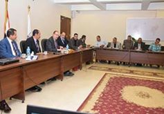 محافظ بني سويف يلتقي بأهالي صفط الغربية بخصوص مشروع الصرف الصحي بالقرية