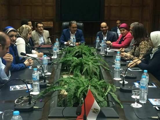 وزير الصحة يجتمع بشباب الأطباء للإستفادة من طاقتهم في مشروع التأمين الصحي الجديد