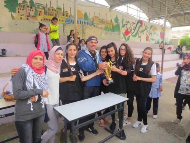 بنات الصداقة الماليزية يتسيدن كرة السلة لبنات تربية جنين