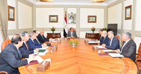 السيسى يجتمع مع رئيس مجلس الوزراء وبعض الوزراء