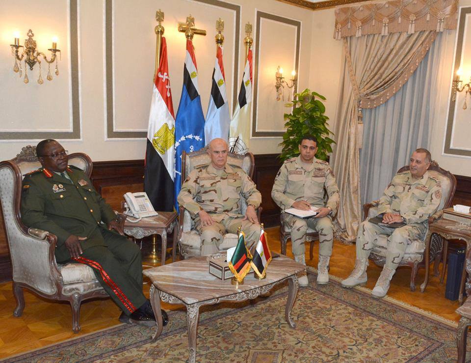 الفريق  محمد فريد يلتقى قائد القوات المسلحة الزامبية 