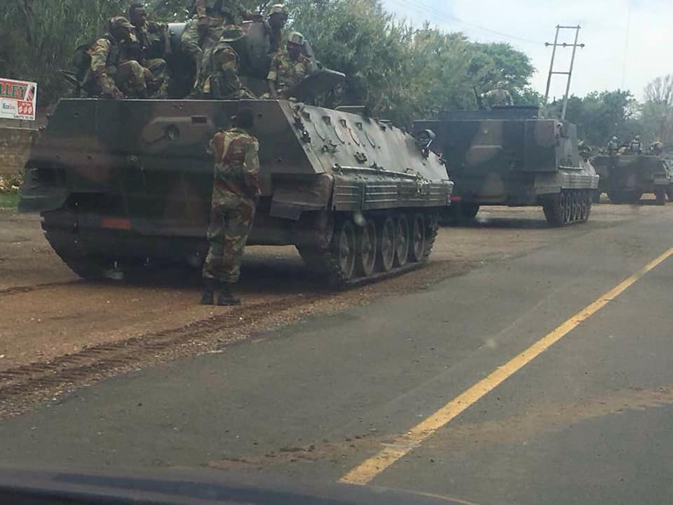 انقلاب عسكري في زيمبابوي وإمهال الرئيس 24 ساعة لإخلاء منصبه