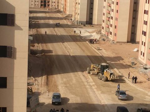 تنفيذ أعمال الطرق لخدمة الإسكان الاجتماعي بمنطقة الـ٨٠٠ فدان بمدينة ٦ أكتوبر الجديدة
