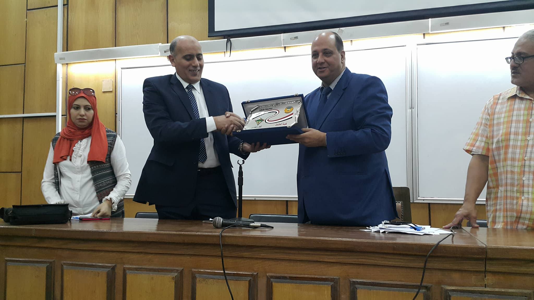 ” الشباب وشبكات التواصل الاجتماعي ” بإعلام طنطا