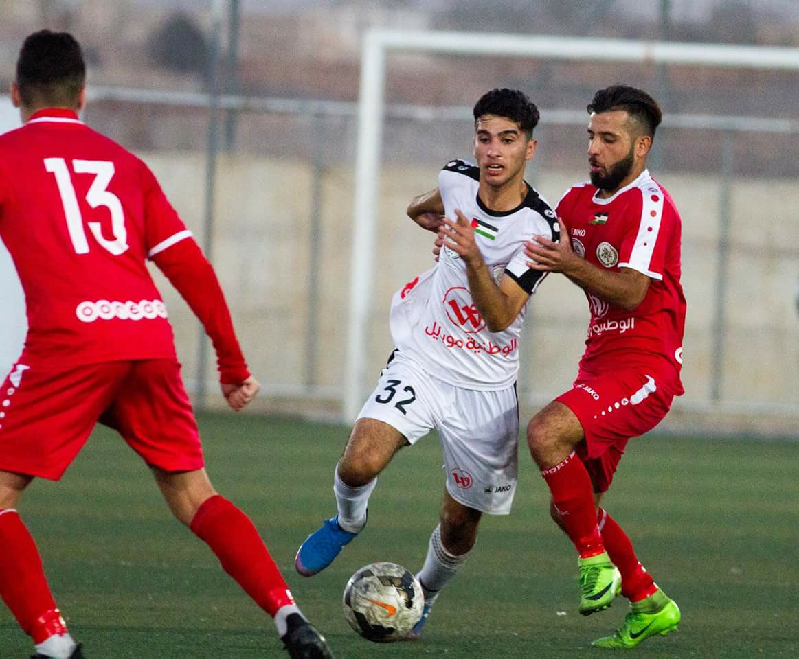 المكبر يغرد وحيدا بفوزه على دورا والعميد يتنحى عن الصدارة بتعادله مع الأهلي