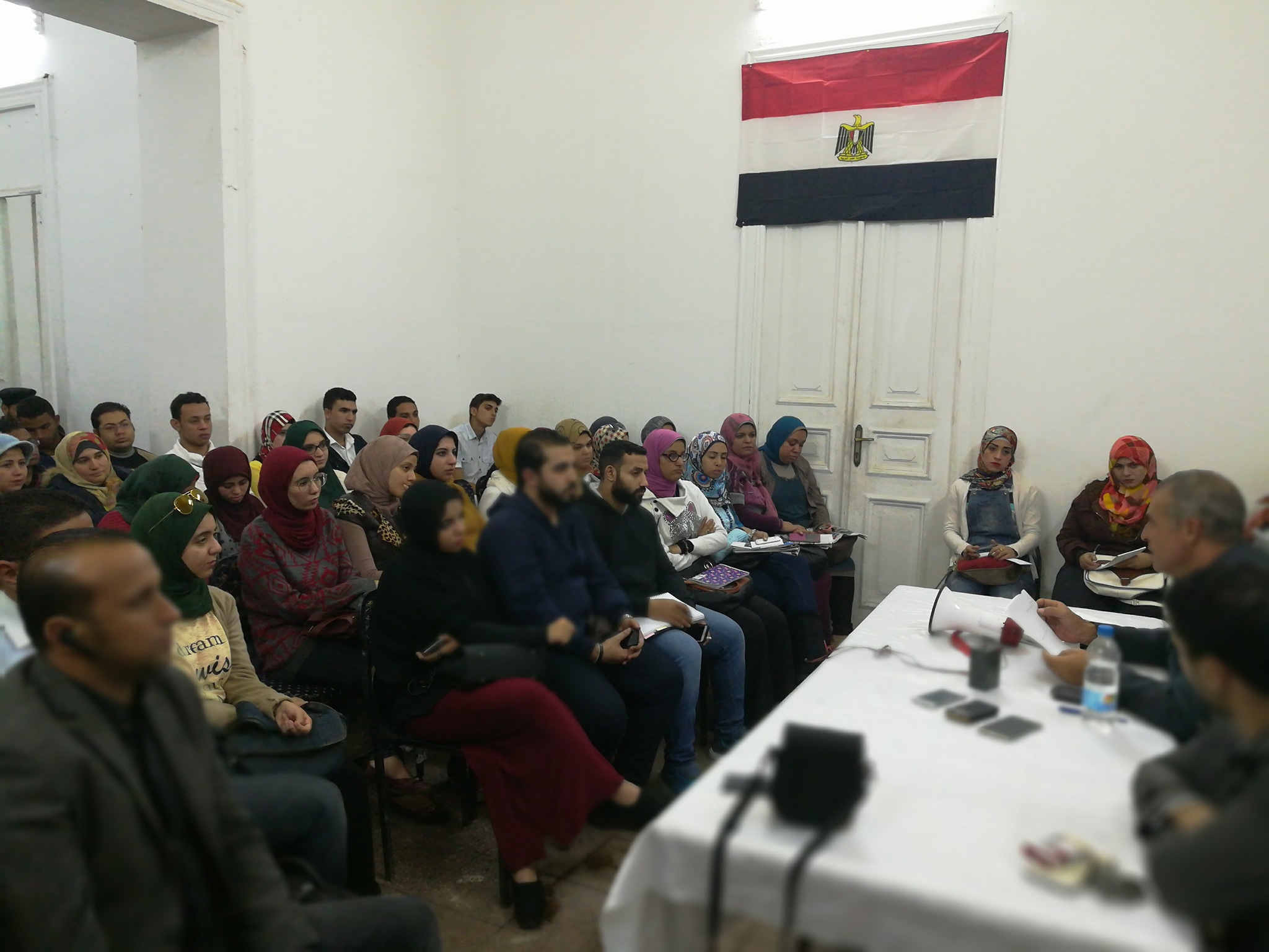 أكاديمية الأحرار تنطلق بأولي محاضراتها