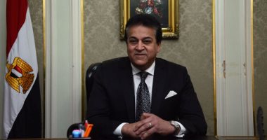 وزير التعليم العالى والبحث العلمى يستعرض تقريرًا حول توصيات ورشة العمل بشأن إنشاء المرصد الفلكي الجديد بمصر