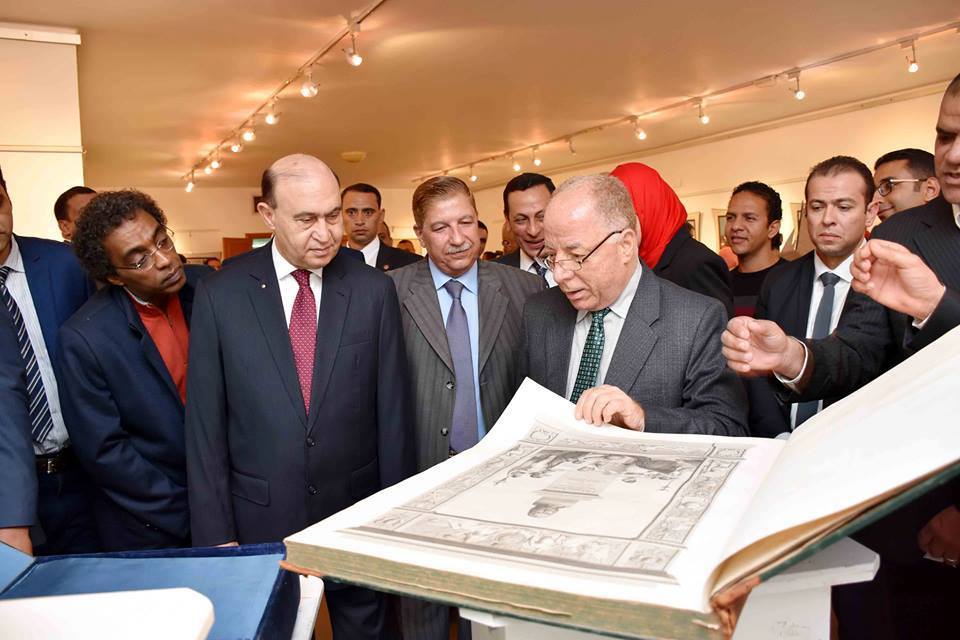 النمنم يفتتح المعرض التاريخي لهيئة قناة السويس