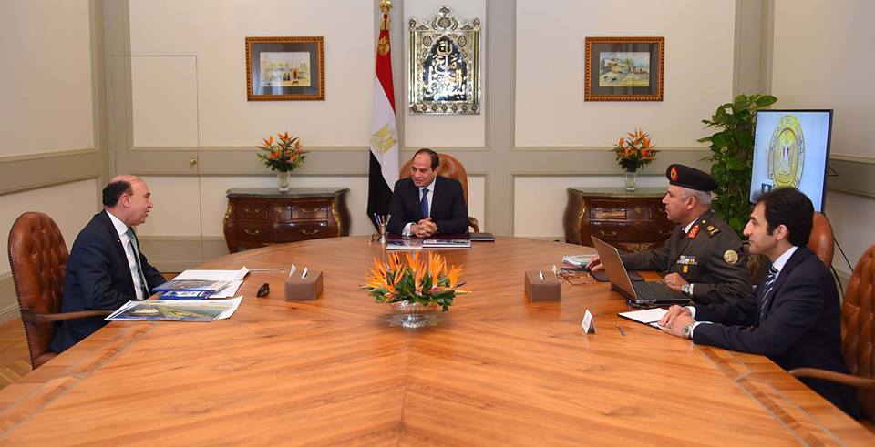 السيسى يجتمع مع رئيس هيئة قناة السويس