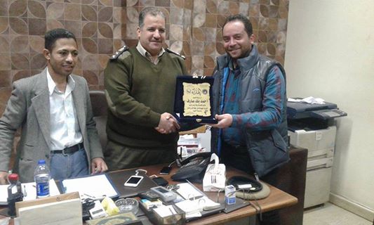 بالصور ..لجنه مكافحه الأرهاب والتطرف تكرم مأمور بندر المنيا العميد أحمد عارف