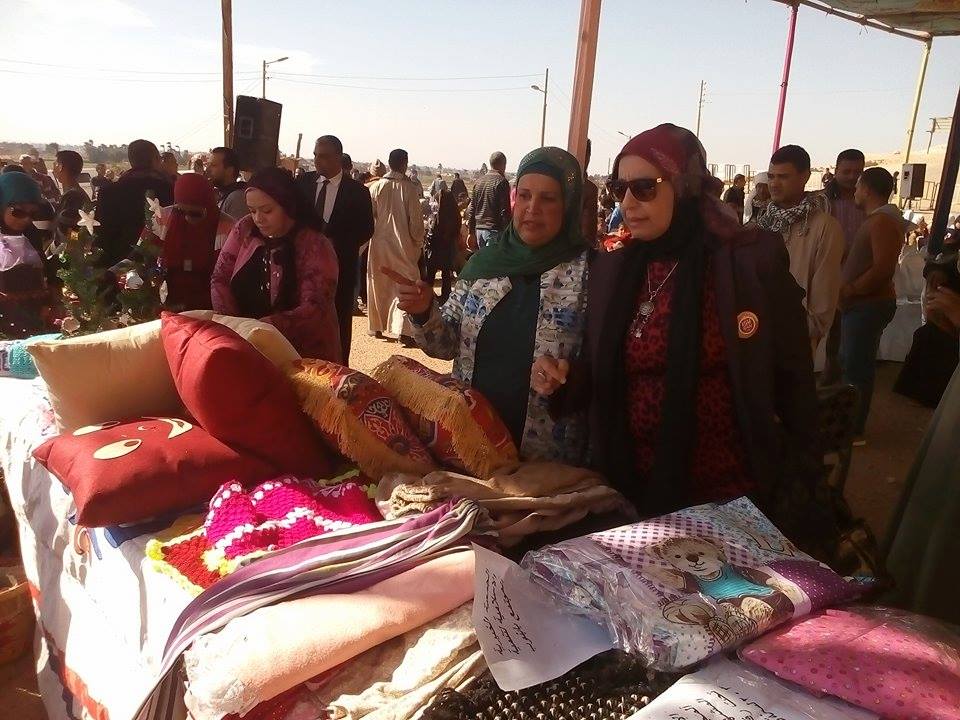 بالصور ..القومي للمرأة: يعرض منتجات المرأة الأسيوطية على هامش فاعلية الثقافية في حضن الجبل