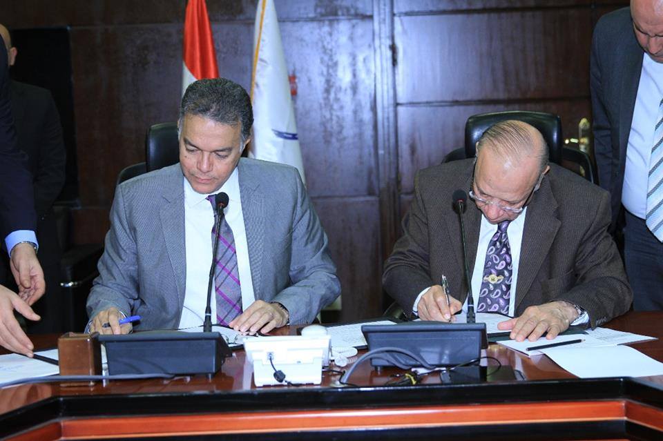 وزارة النقل ومحافظة القاهرة توقعان عقد اتفاق بخصوص إعادة تخصيص مساحة الارض المقام عليها ساحة بدر للبرادات 