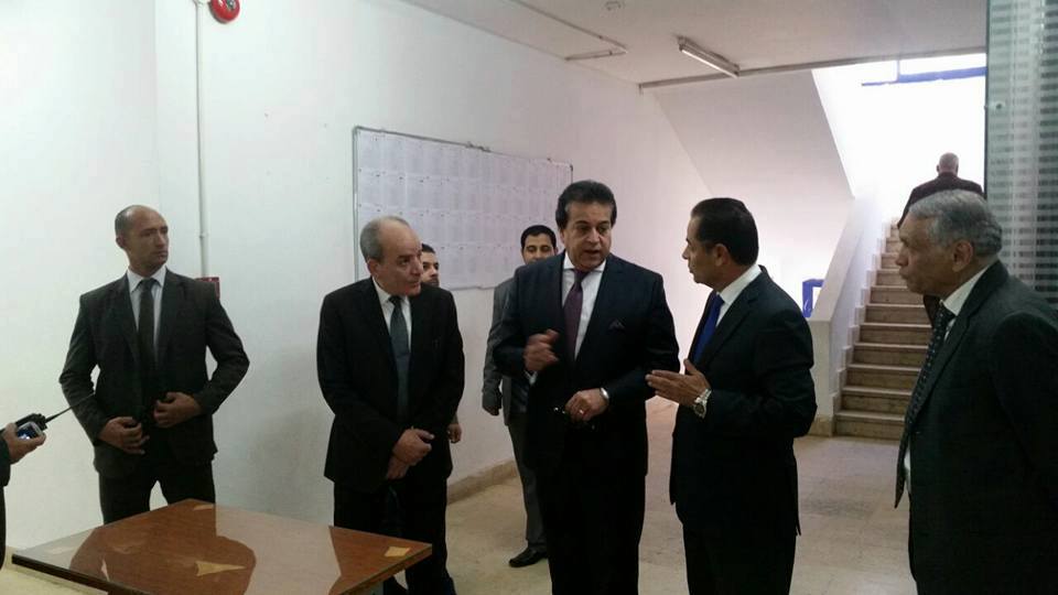 عبد الغفار يقوم زيارة مفاجئة للمعهد العالي للحاسبات والعلوم الإدارية 