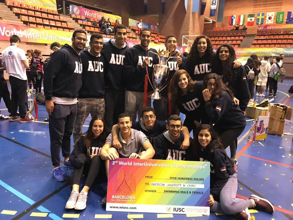 فوز فريقي السباحة والتنس بالجامعة الأمريكية بالقاهرة بالمركز الأول في البطولة الدولية للجامعات في أسبانيا