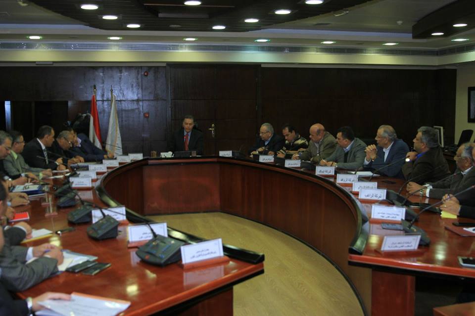 وزير النقل يلتقي الشركات المنفذة للمرحلة الثالثة للمشروع القومي للطرق