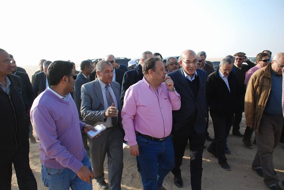 وزير الزراعة يتفقد اعمال مشروع استزراع 20 الف فدان بمنطقة غرب غرب المنيا