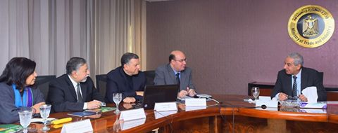وزير التجارة والصناعة يبحث مع اعضاء غرفتى مواد البناء والصناعات الكيماوية محاور استراتيجية تنمية وتطوير القطاعين