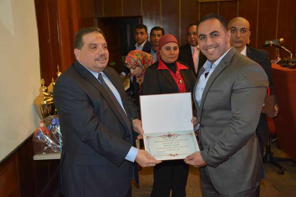 مصر للبترول تكرم الصحفي والحكم الدولي محمد محسن في احتفالية رياضية