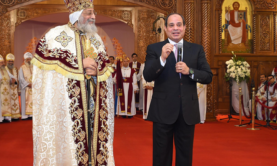 بالصور | السيسي يحتفل بعيد الميلاد مع الأقباط في كاتدرائية المسيح
