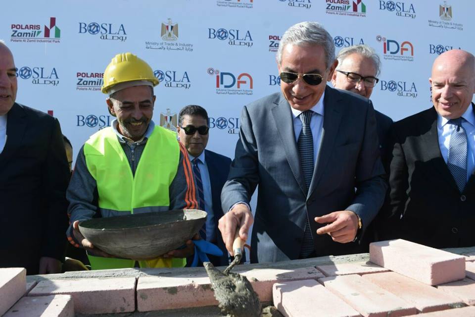 قابيل يضع حجر اساس مجمع ” بوصلة “ بمدينة السادس من اكتوبر