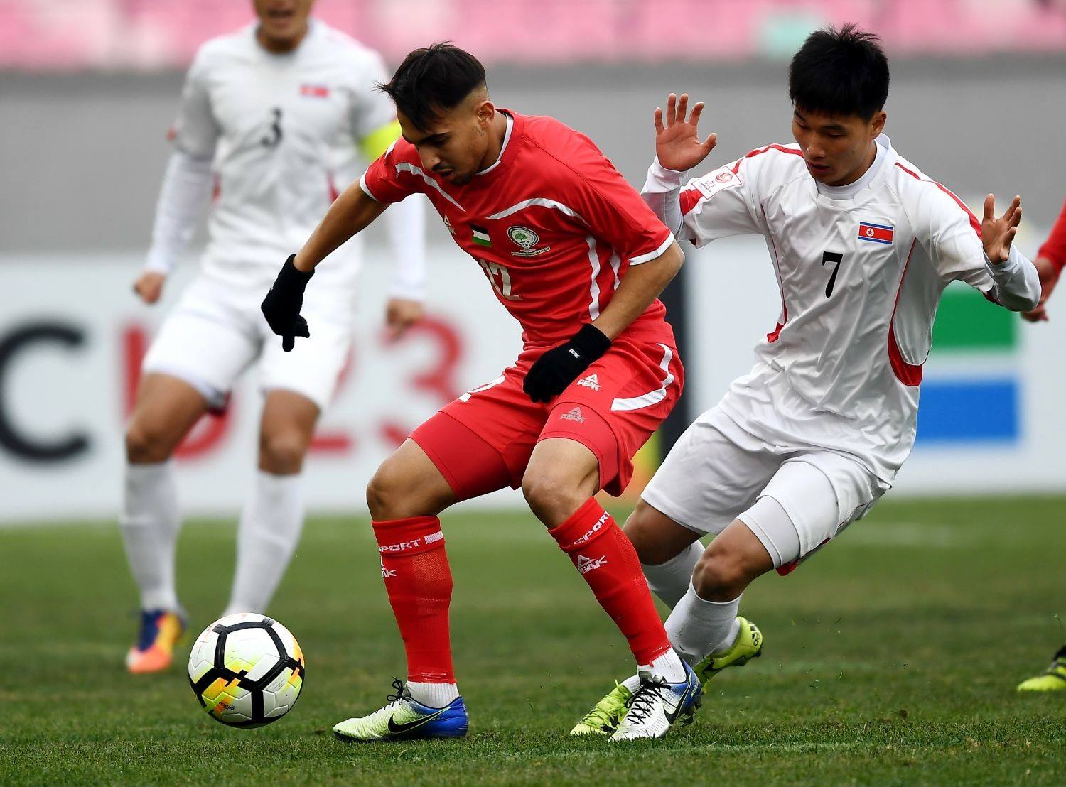 الفدائي الأولمبي يُهدر الفوز أمام نظيره الكوري الشمالي ويكتفي بنتيجة التعادل الإيجابي