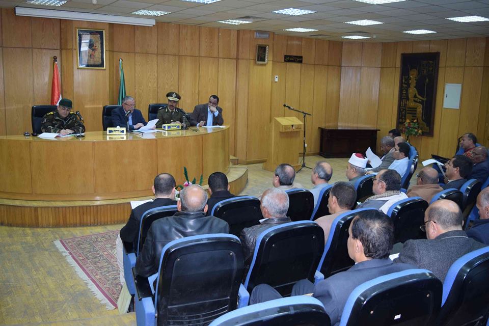 محافظ المنيا، يبحث الاستعدادات للانتخابات الرئاسية