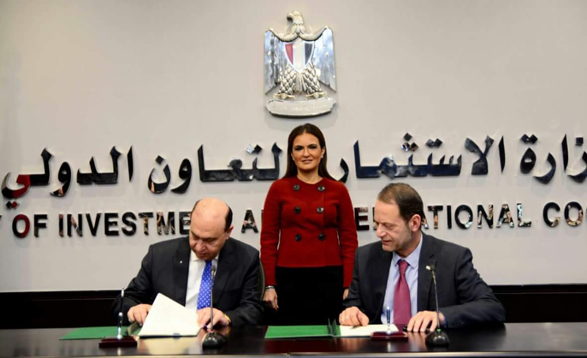 سحر نصر تشهد توقيع اتفاق تسوية ودية بين الفريق مهاب مميش وشركة السويس للتنمية الصناعية بقيمة مليار جنيه