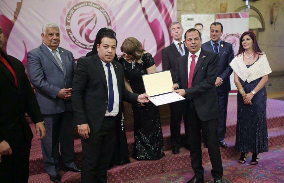 تكريم رئيس نادى الجالية المصرية بالإمارات بمهرجان المرأة العربية للإبداع
