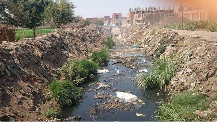 الترع والمصارف قنابل بيئية ومصادر للأوبئة والأمراض، تخترق الكتل السكنية في مصر