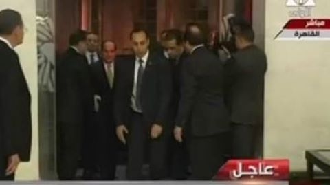 الرئيس السيسي يصل مقر انعقاد مؤتمر حكاية وطن بأحد فنادق القاهرة