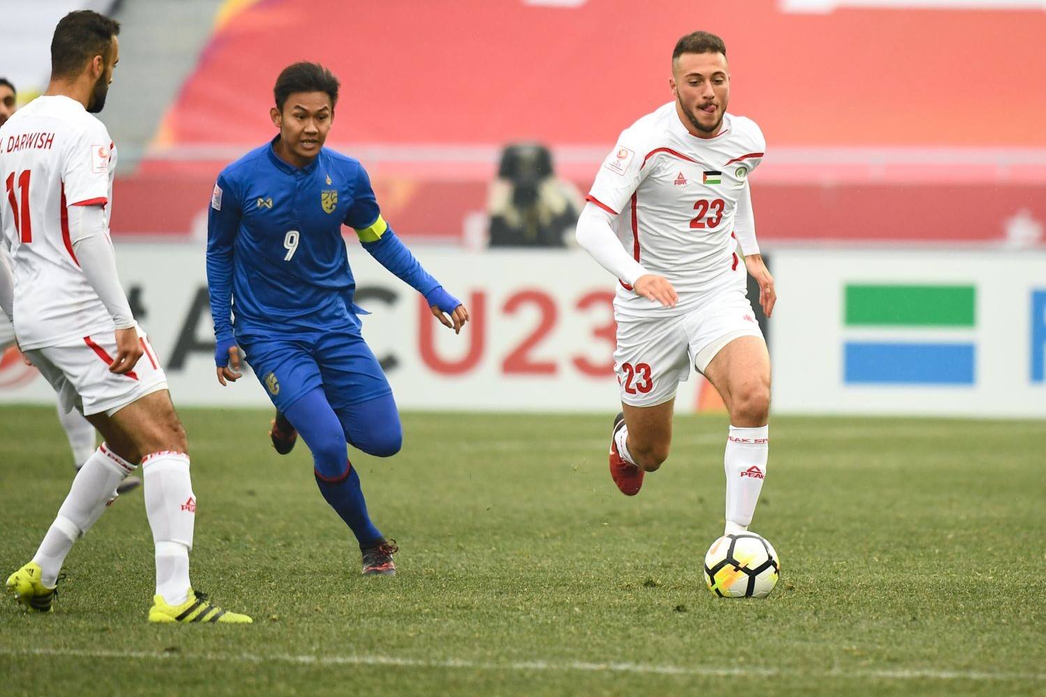 الشارع الرياضي الفلسطيني يحتفي بالتأهل التاريخي للأولمبي أمام اليابان