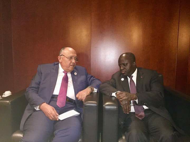 شكري يلتقي مع وزير خارجية كوت ديفوار